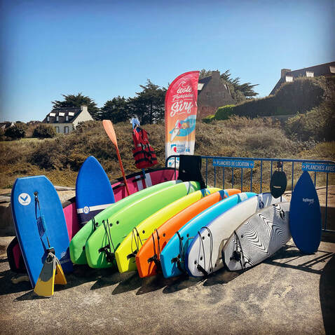 Location de surf, stand up paddle, bodyboard, combinaisons, à Surf Harmony sur la Plage de Longchamp, en Bretagne Nord et en Ille-et-Vilaine (35), entre Saint-Briac et Saint-Lunaire, près de Dinard, Saint-Malo, Dinan et Rennes.