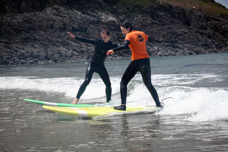 Louer une planche de surf et partager des moments fun.