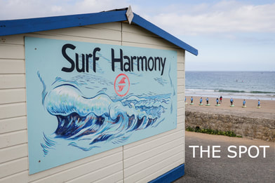 The surfing spot of Surf Harmony on Longchamp Beach is a perfect place to learn surfing and to rent surfboards, to enjoy waves in a safety way.